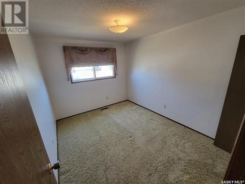 5204 Post Place, Macklin, SK - Indoor Photo Showing Other Room