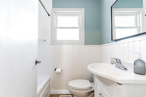 496 Upper Kenilworth Avenue, Hamilton, ON - Indoor Photo Showing Bathroom