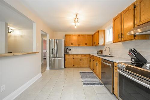 92 Sullivan Avenue, Thorold, ON - Indoor Photo Showing Kitchen