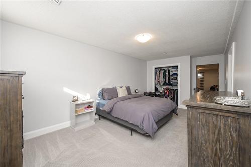92 Sullivan Avenue, Thorold, ON - Indoor Photo Showing Bedroom