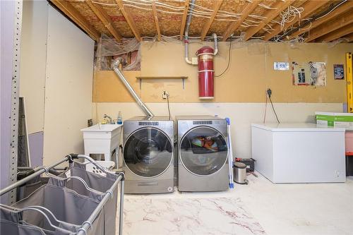 92 Sullivan Avenue, Thorold, ON - Indoor Photo Showing Laundry Room