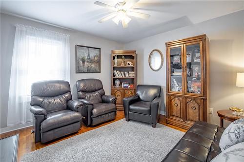 295 Scholfield Avenue S, Welland, ON - Indoor Photo Showing Living Room