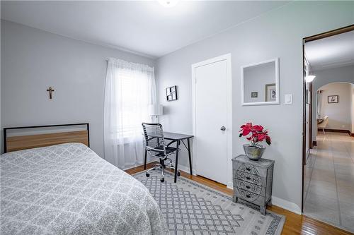 295 Scholfield Avenue S, Welland, ON - Indoor Photo Showing Bedroom