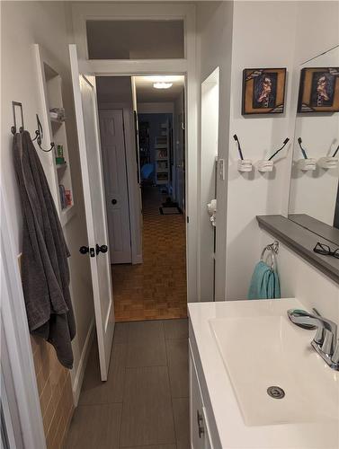 14 Norris Place|Unit #304, St. Catharines, ON - Indoor Photo Showing Bathroom