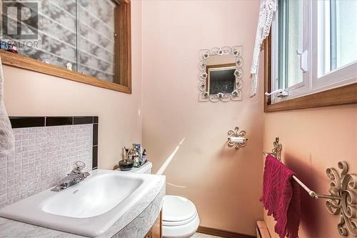 487 Hillcrest Crescent, Sudbury, ON - Indoor Photo Showing Bathroom