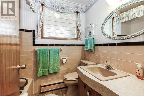 487 Hillcrest Crescent, Sudbury, ON - Indoor Photo Showing Bathroom