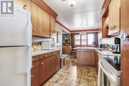 487 Hillcrest Crescent, Sudbury, ON - Indoor Photo Showing Kitchen With Double Sink