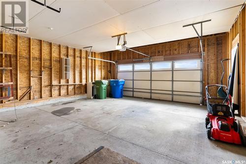 8704 Kestral Drive, Regina, SK - Indoor Photo Showing Garage
