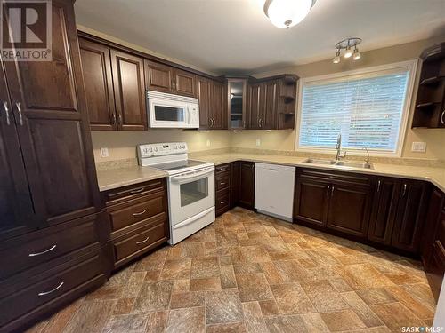 Yagelniski Acreage Rm Of Clayton No. 333, Hyas, SK - Indoor Photo Showing Kitchen With Double Sink