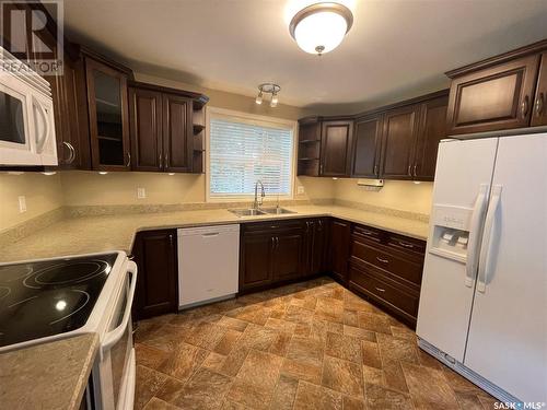 Yagelniski Acreage Rm Of Clayton No. 333, Hyas, SK - Indoor Photo Showing Kitchen With Double Sink