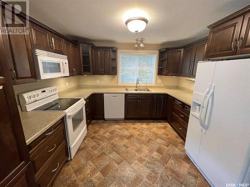 Yagelniski Acreage Rm Of Clayton No. 333, Hyas, SK - Indoor Photo Showing Kitchen With Double Sink