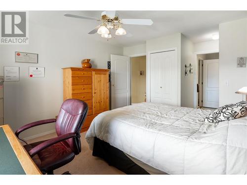 987 Klo Road Unit# 403, Kelowna, BC - Indoor Photo Showing Bedroom