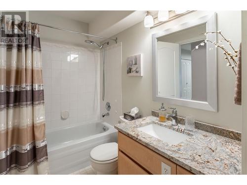 987 Klo Road Unit# 403, Kelowna, BC - Indoor Photo Showing Bathroom