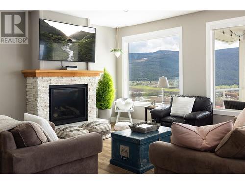 98 Ranchland Place, Coldstream, BC - Indoor Photo Showing Living Room With Fireplace