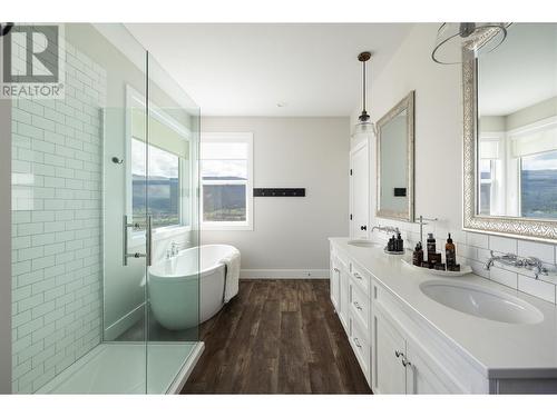 98 Ranchland Place, Coldstream, BC - Indoor Photo Showing Bathroom