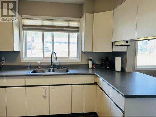 419 N Ninth Avenue, Williams Lake, BC - Indoor Photo Showing Kitchen With Double Sink