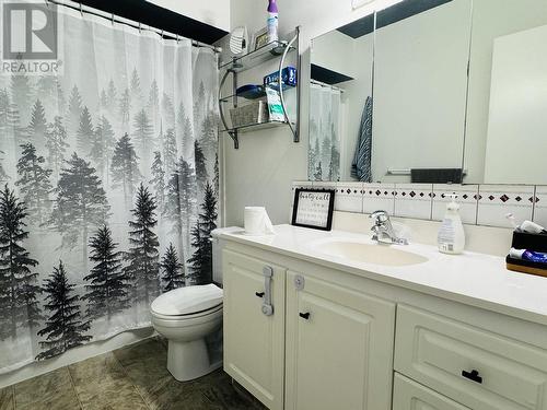419 N Ninth Avenue, Williams Lake, BC - Indoor Photo Showing Bathroom