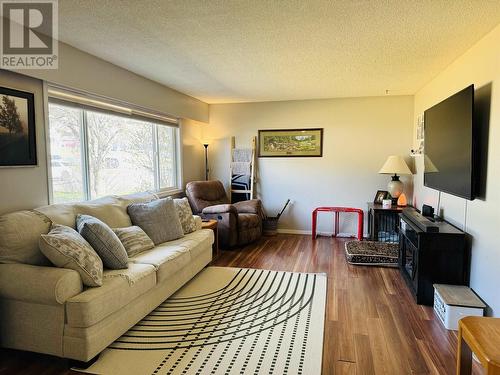 419 N Ninth Avenue, Williams Lake, BC - Indoor Photo Showing Living Room