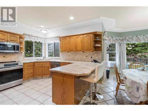 2588 Glenmount Place, Blind Bay, BC - Indoor Photo Showing Kitchen