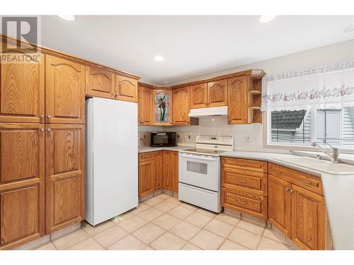 2588 Glenmount Place, Blind Bay, BC - Indoor Photo Showing Kitchen