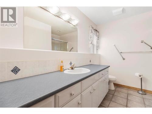 2588 Glenmount Place, Blind Bay, BC - Indoor Photo Showing Bathroom