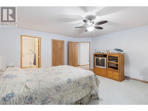 2588 Glenmount Place, Blind Bay, BC - Indoor Photo Showing Bedroom