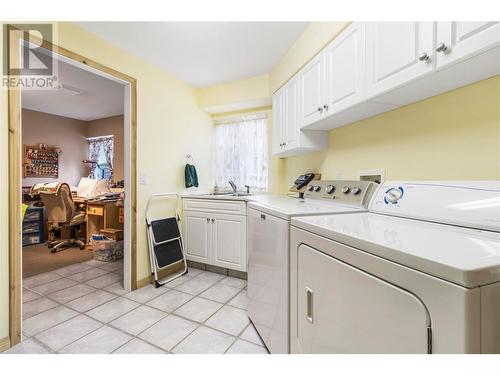 2588 Glenmount Place, Blind Bay, BC - Indoor Photo Showing Laundry Room