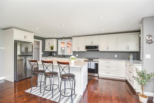 25 Hammond Road, Brant, ON - Indoor Photo Showing Kitchen With Upgraded Kitchen