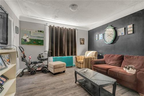 70 Ottawa Street N, Hamilton, ON - Indoor Photo Showing Living Room