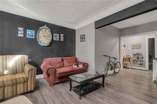 70 Ottawa Street N, Hamilton, ON - Indoor Photo Showing Living Room