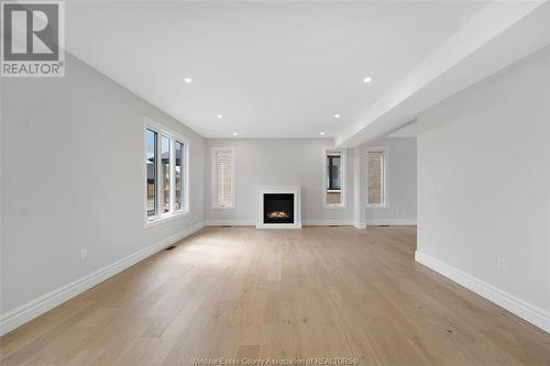 137 Tuscany Trail, Chatham, ON - Indoor Photo Showing Living Room With Fireplace