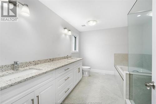 137 Tuscany Trail, Chatham, ON - Indoor Photo Showing Bathroom