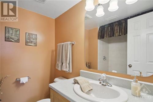 2nd bedroom 3 piece ensuite with shower/tub combo - 892 Longfields Drive, Ottawa, ON - Indoor Photo Showing Bathroom