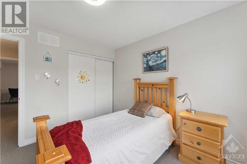 60 Pelham Crescent, Ottawa, ON - Indoor Photo Showing Bedroom