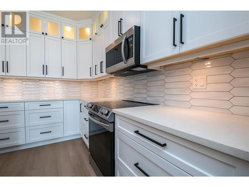 575 Meadowlark Avenue, Vernon, BC - Indoor Photo Showing Kitchen With Upgraded Kitchen