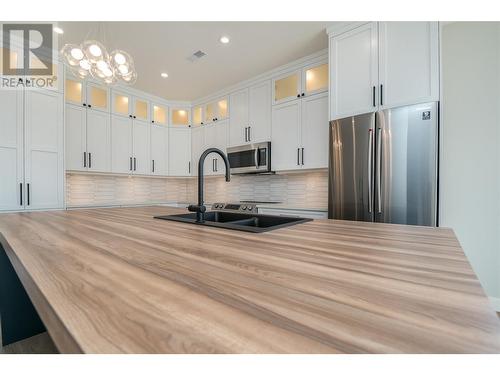 575 Meadowlark Avenue, Vernon, BC - Indoor Photo Showing Kitchen With Double Sink