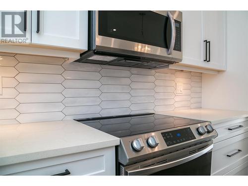 575 Meadowlark Avenue, Vernon, BC - Indoor Photo Showing Kitchen