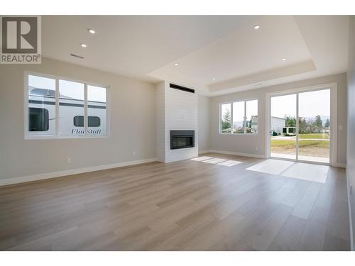 575 Meadowlark Avenue, Vernon, BC - Indoor Photo Showing Living Room With Fireplace