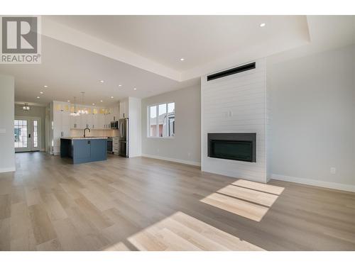 575 Meadowlark Avenue, Vernon, BC - Indoor Photo Showing Living Room With Fireplace