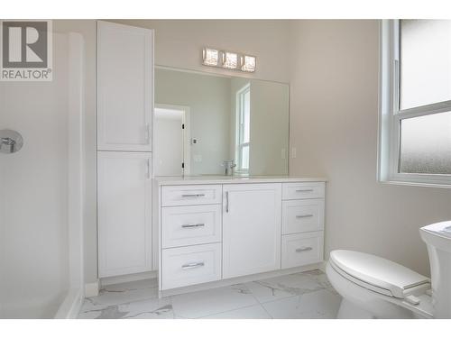 575 Meadowlark Avenue, Vernon, BC - Indoor Photo Showing Bathroom