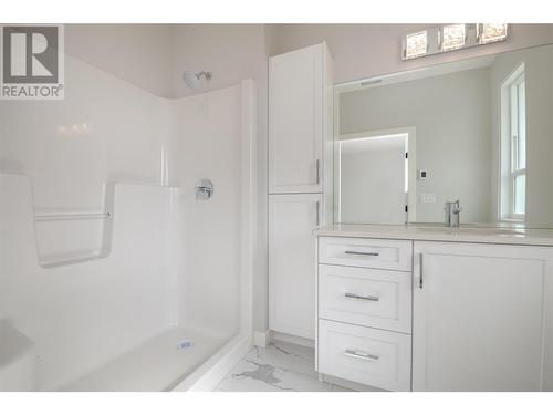 575 Meadowlark Avenue, Vernon, BC - Indoor Photo Showing Bathroom