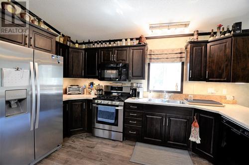 455 Albers Road, Lumby, BC - Indoor Photo Showing Kitchen