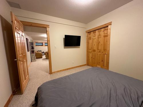 4539 Columbia Place, Fairmont Hot Springs, BC - Indoor Photo Showing Bedroom