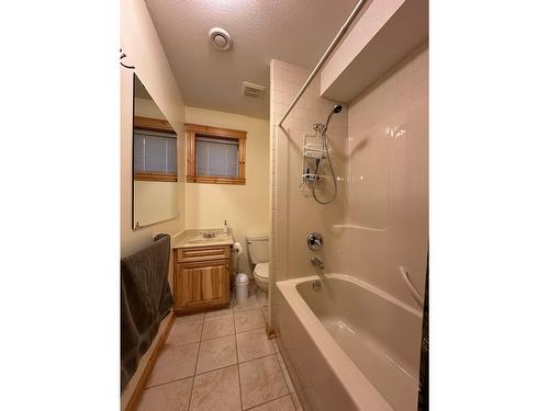 4539 Columbia Place, Fairmont Hot Springs, BC - Indoor Photo Showing Bathroom