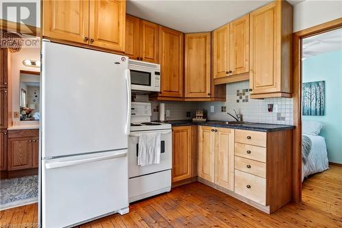166 Second Avenue N, Sauble Beach, ON - Indoor Photo Showing Kitchen