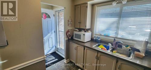 #45 -151 Linwell Rd, St. Catharines, ON - Indoor Photo Showing Kitchen With Double Sink