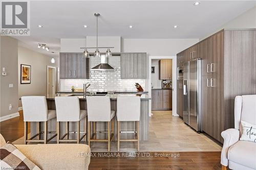 #1 -5622 Ironwood St, Niagara Falls, ON - Indoor Photo Showing Kitchen With Upgraded Kitchen