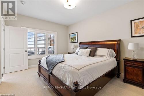 #1 -5622 Ironwood St, Niagara Falls, ON - Indoor Photo Showing Bedroom