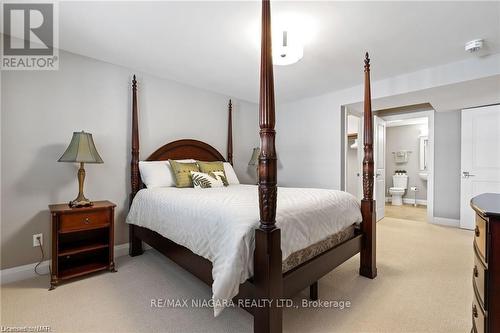 #1 -5622 Ironwood St, Niagara Falls, ON - Indoor Photo Showing Bedroom