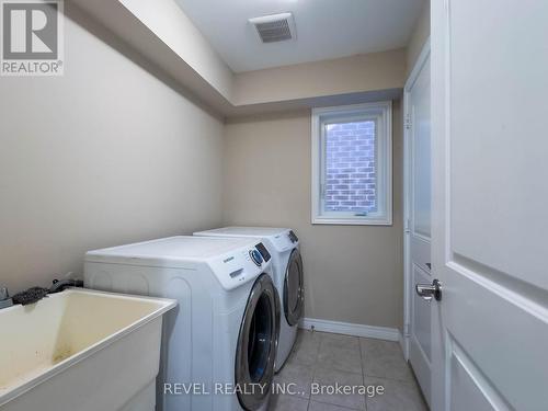 258 Dalgleish Tr, Hamilton, ON - Indoor Photo Showing Laundry Room
